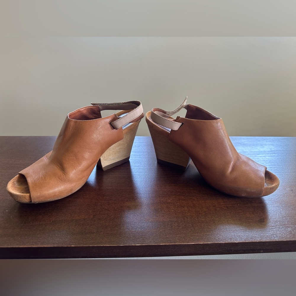 CAMPER Leather Mules